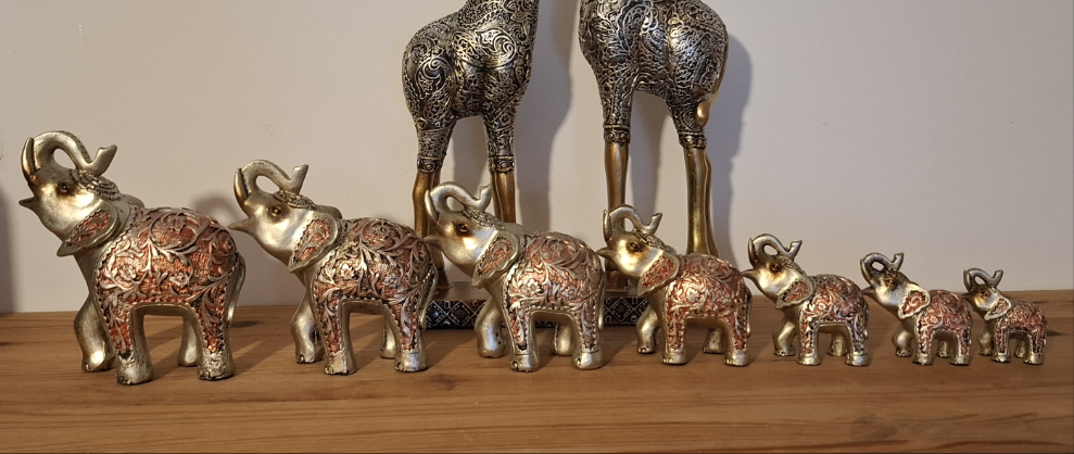 קישוט פיל במגוון גדלים