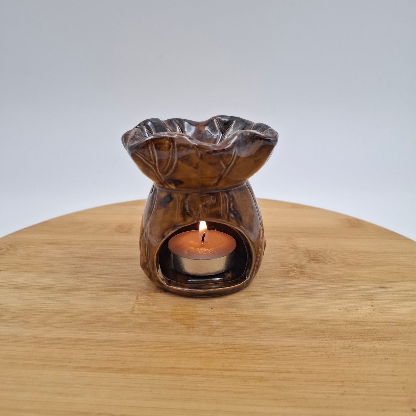 מארז לילי - 2 שמנים ארומטיים 10 מ"ל + מבער מעוצב