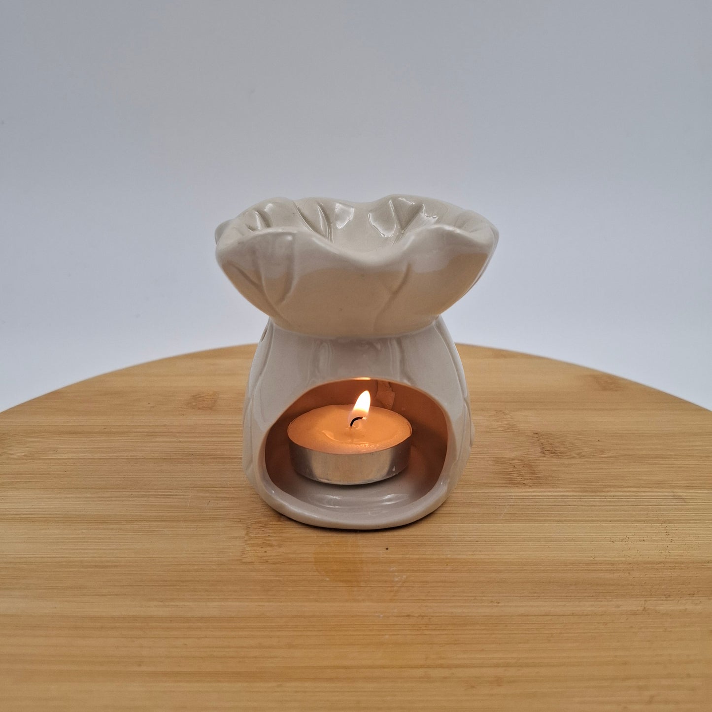 מארז לילי - 2 שמנים ארומטיים 10 מ"ל + מבער מעוצב