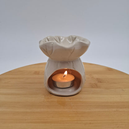 מארז לילי - 2 שמנים ארומטיים 10 מ"ל + מבער מעוצב