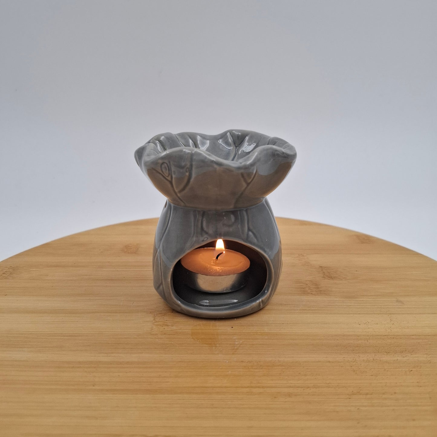 מארז לילי - 2 שמנים ארומטיים 10 מ"ל + מבער מעוצב