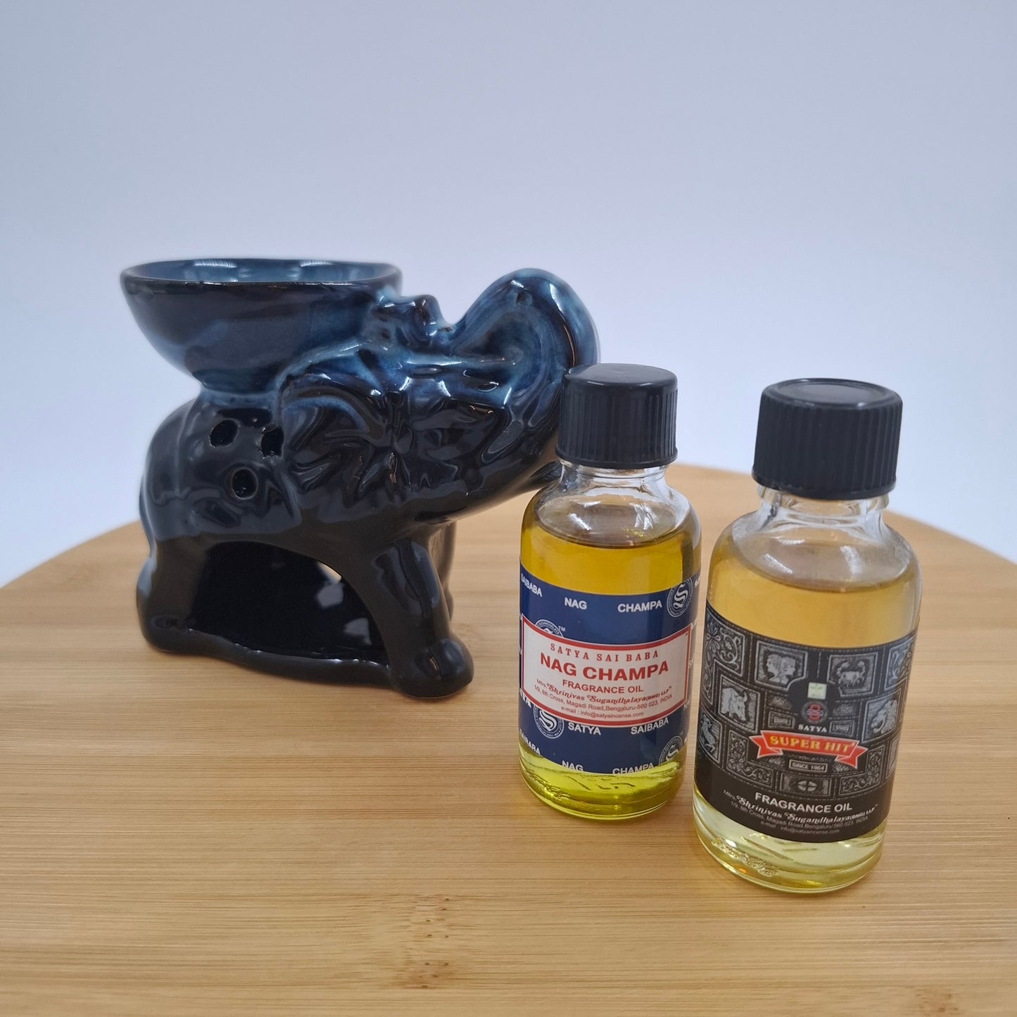 מארז שנהב - 2 שמנים ארומטיים 30 מ"ל + מבער מעוצב