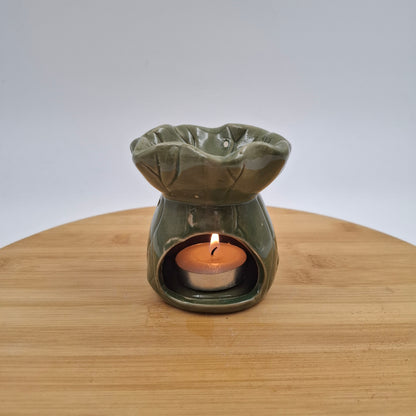 מארז לילי - 2 שמנים ארומטיים 10 מ"ל + מבער מעוצב