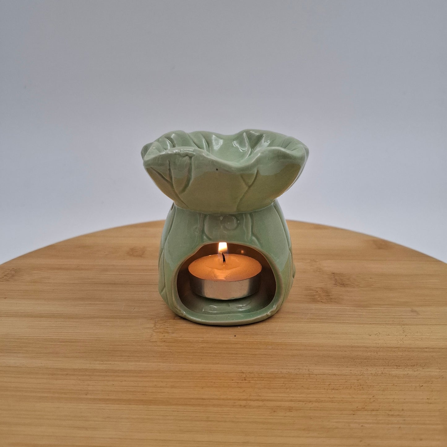 מארז לילי - 2 שמנים ארומטיים 10 מ"ל + מבער מעוצב