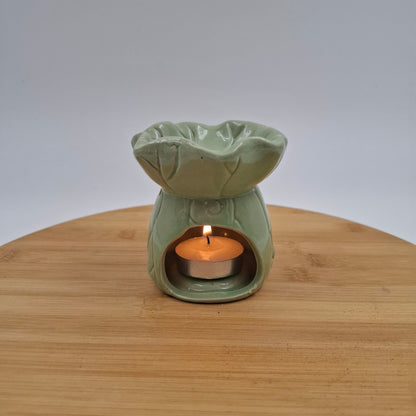 מארז לילי - 2 שמנים ארומטיים 10 מ"ל + מבער מעוצב